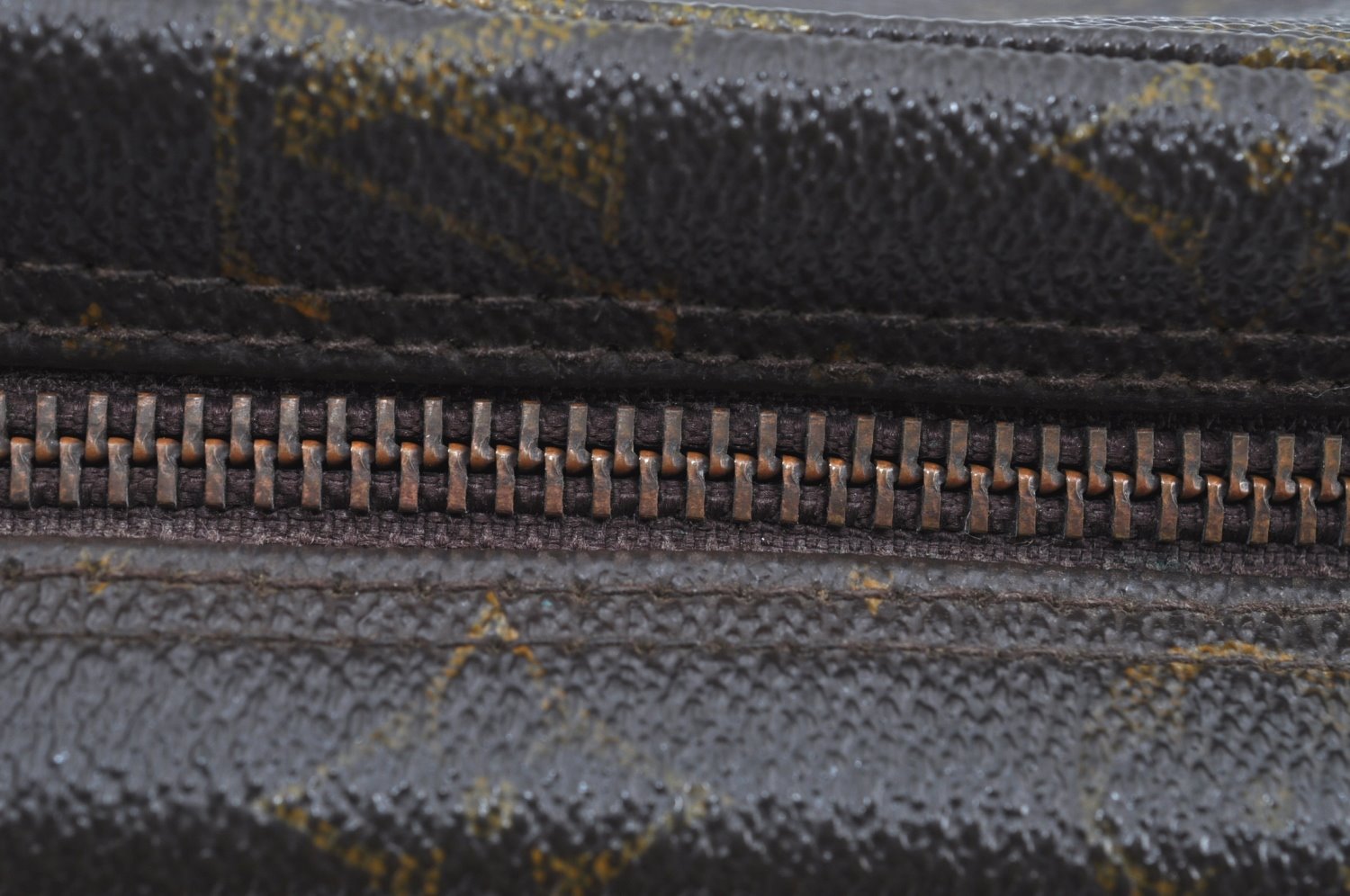 Authentic Louis Vuitton Monogram Trousse Toilette 23 Clutch Hand Bag Junk K5043