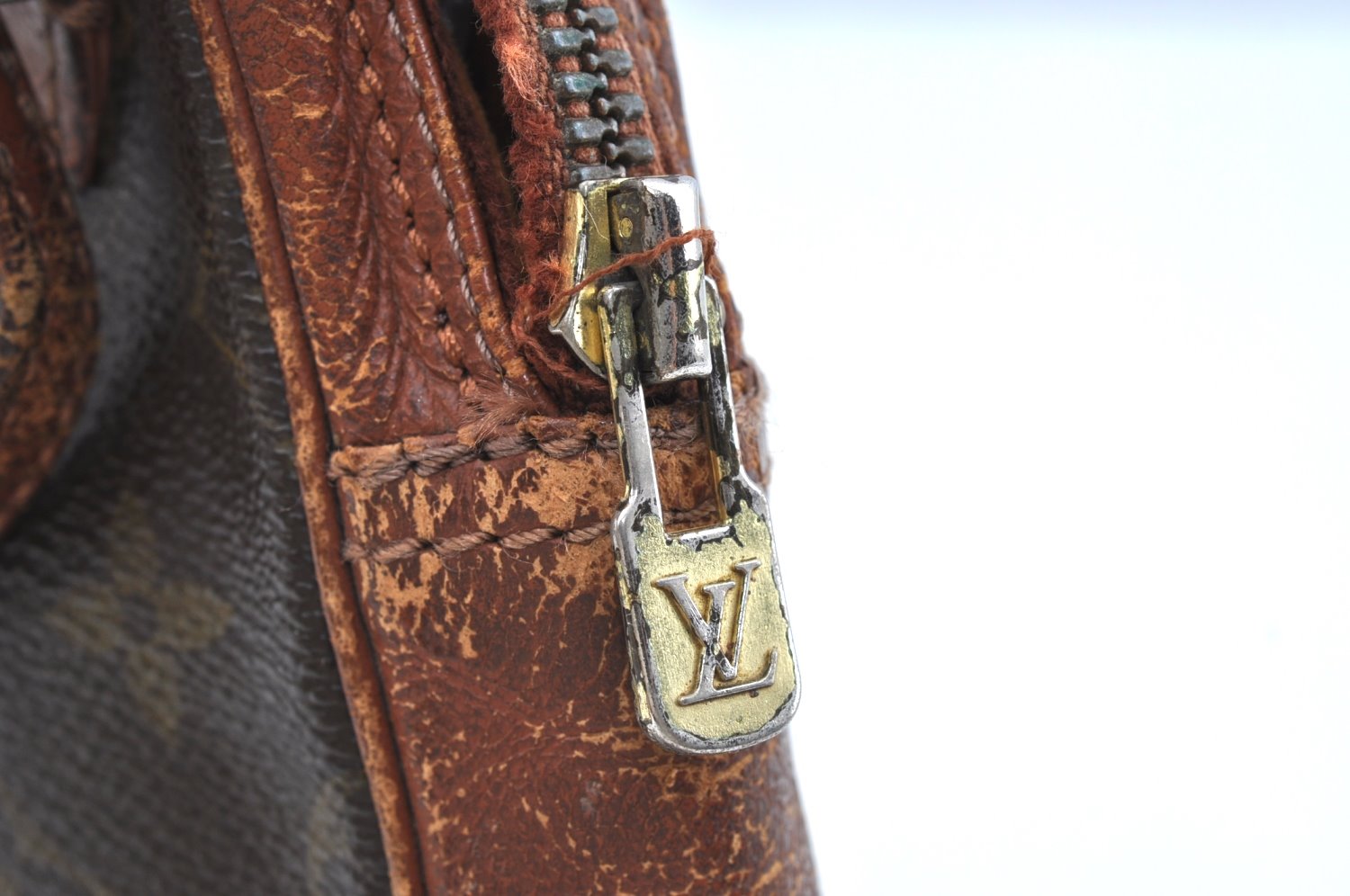 Authentic Louis Vuitton Monogram Pochette Sport Clutch Bag Old Model Junk K5061