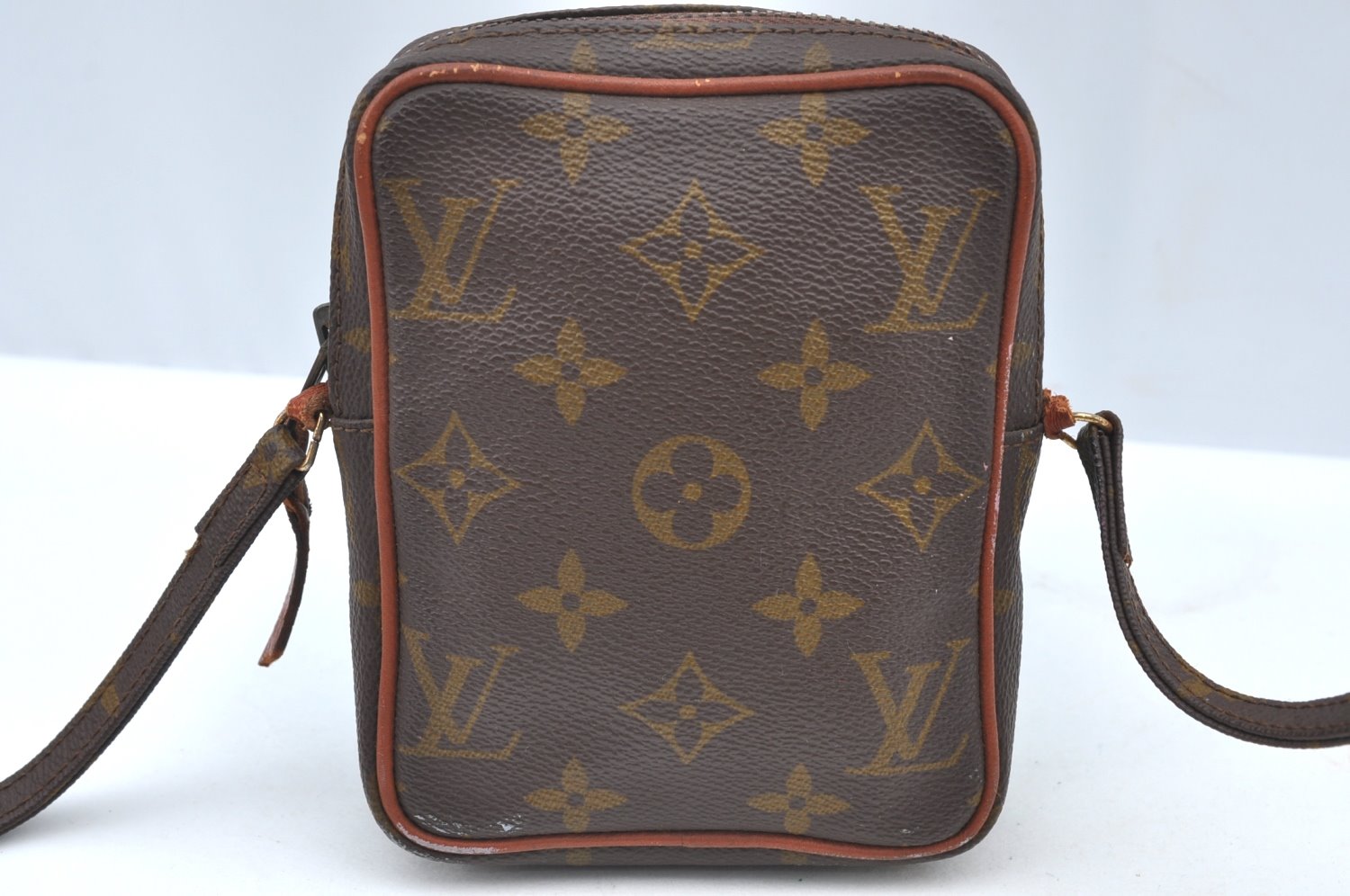 Auth Louis Vuitton Monogram Mini Poche Danube Shoulder Cross Bag Old Model K5065