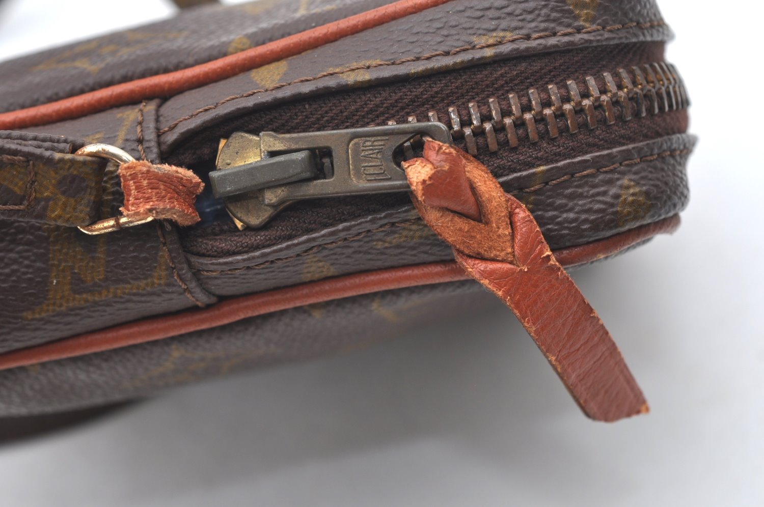 Auth Louis Vuitton Monogram Mini Poche Danube Shoulder Cross Bag Old Model K5065