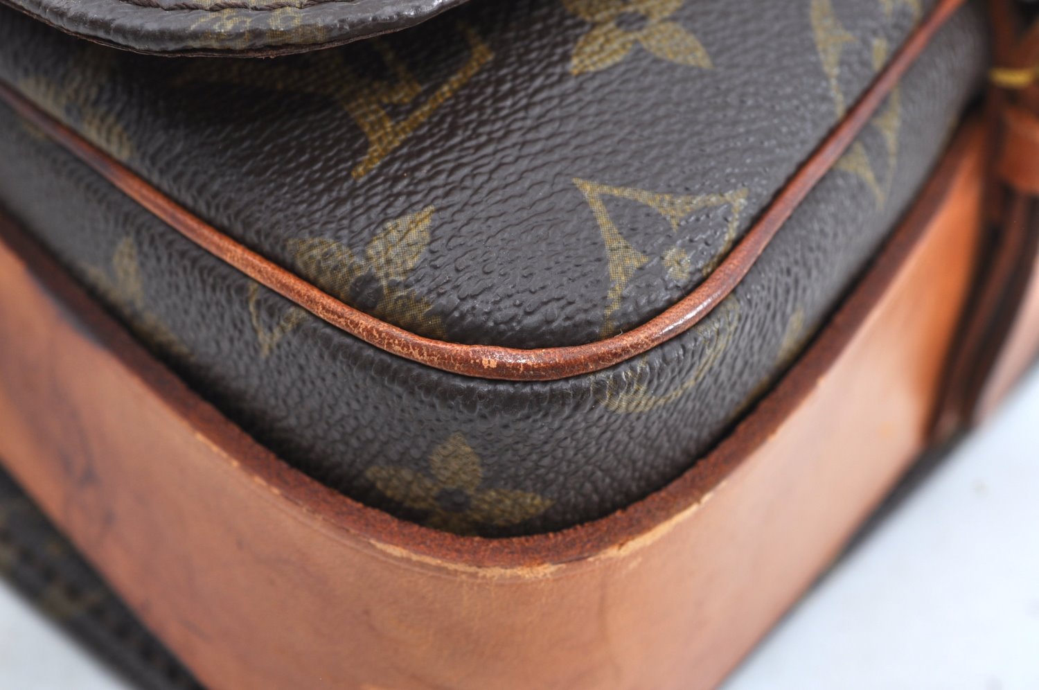 Authentic Louis Vuitton Monogram Cartouchiere MM Shoulder Bag Old Model LV K5114