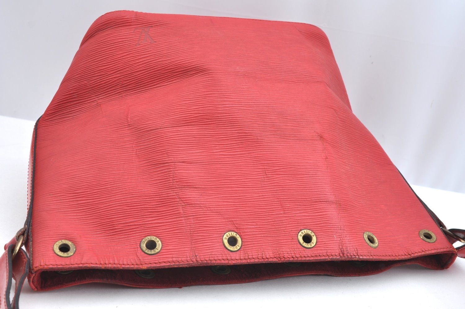 Authentic Louis Vuitton Epi Petit Noe Shoulder Drawstring Bag M44107 Red K5145