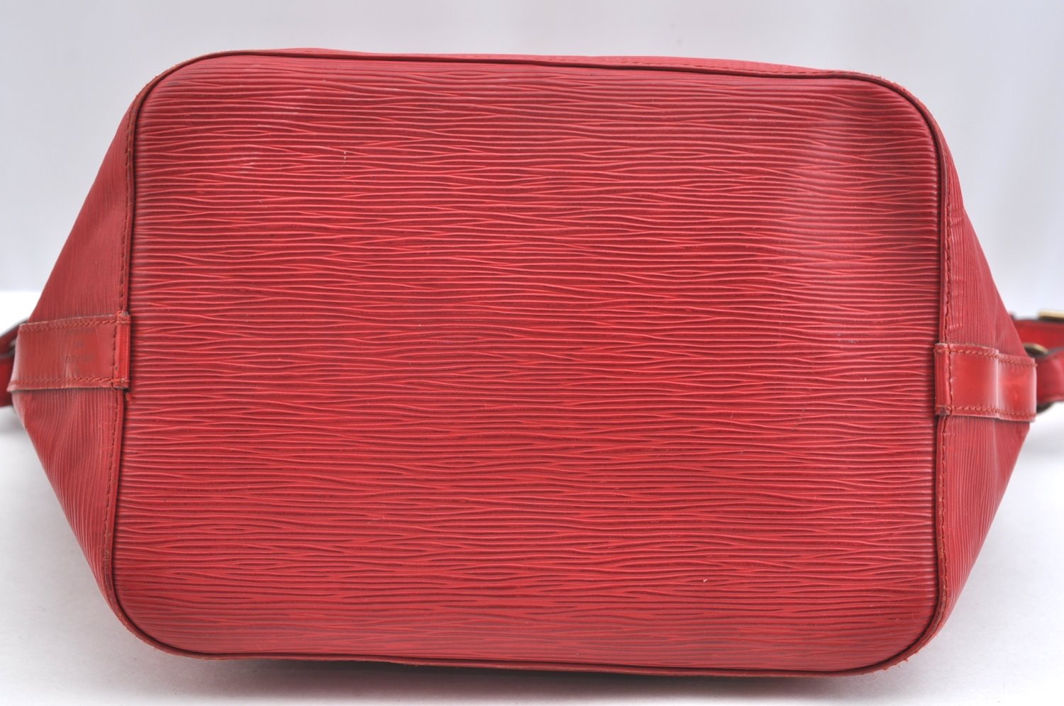 Authentic Louis Vuitton Epi Petit Noe Shoulder Drawstring Bag M44107 Red K5145