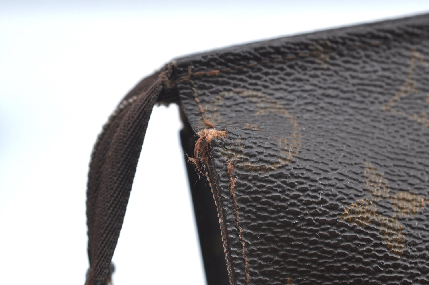 Auth Louis Vuitton Monogram Poche Toilette 26 Cosmetics Pouch Old Model LV K5202