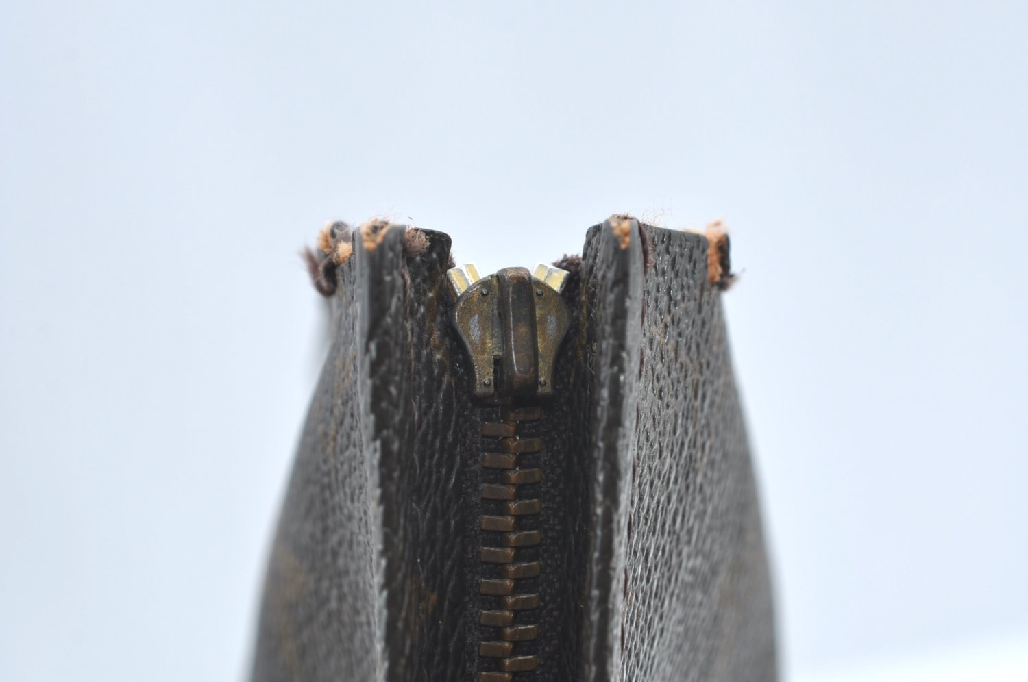 Authentic Louis Vuitton Monogram Poche Toilette 26 Cosmetics Pouch Junk K5224