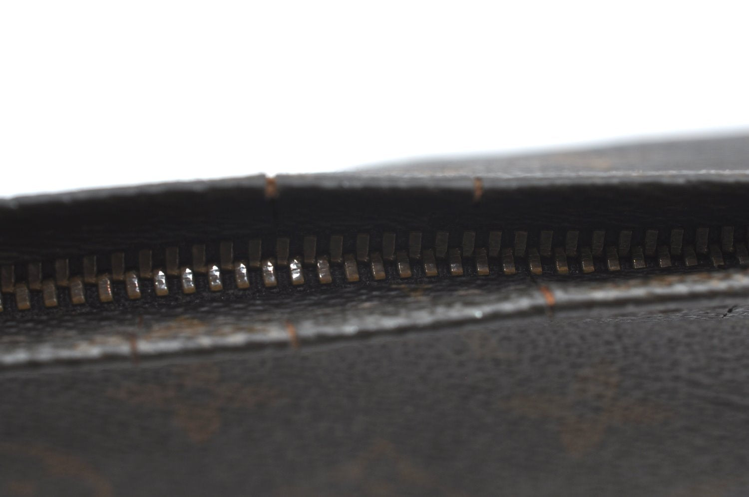 Authentic Louis Vuitton Monogram Poche Toilette 26 Cosmetics Pouch Junk K5224