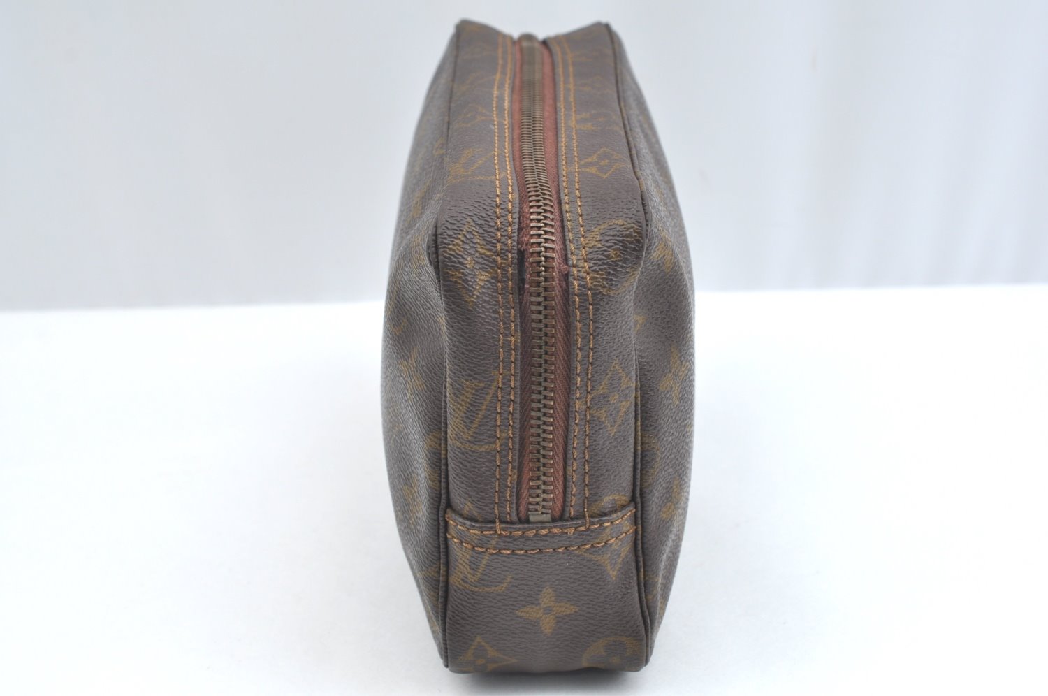 Auth Louis Vuitton Monogram Trousse Toilette 23 Clutch Hand Bag Old Model K5228