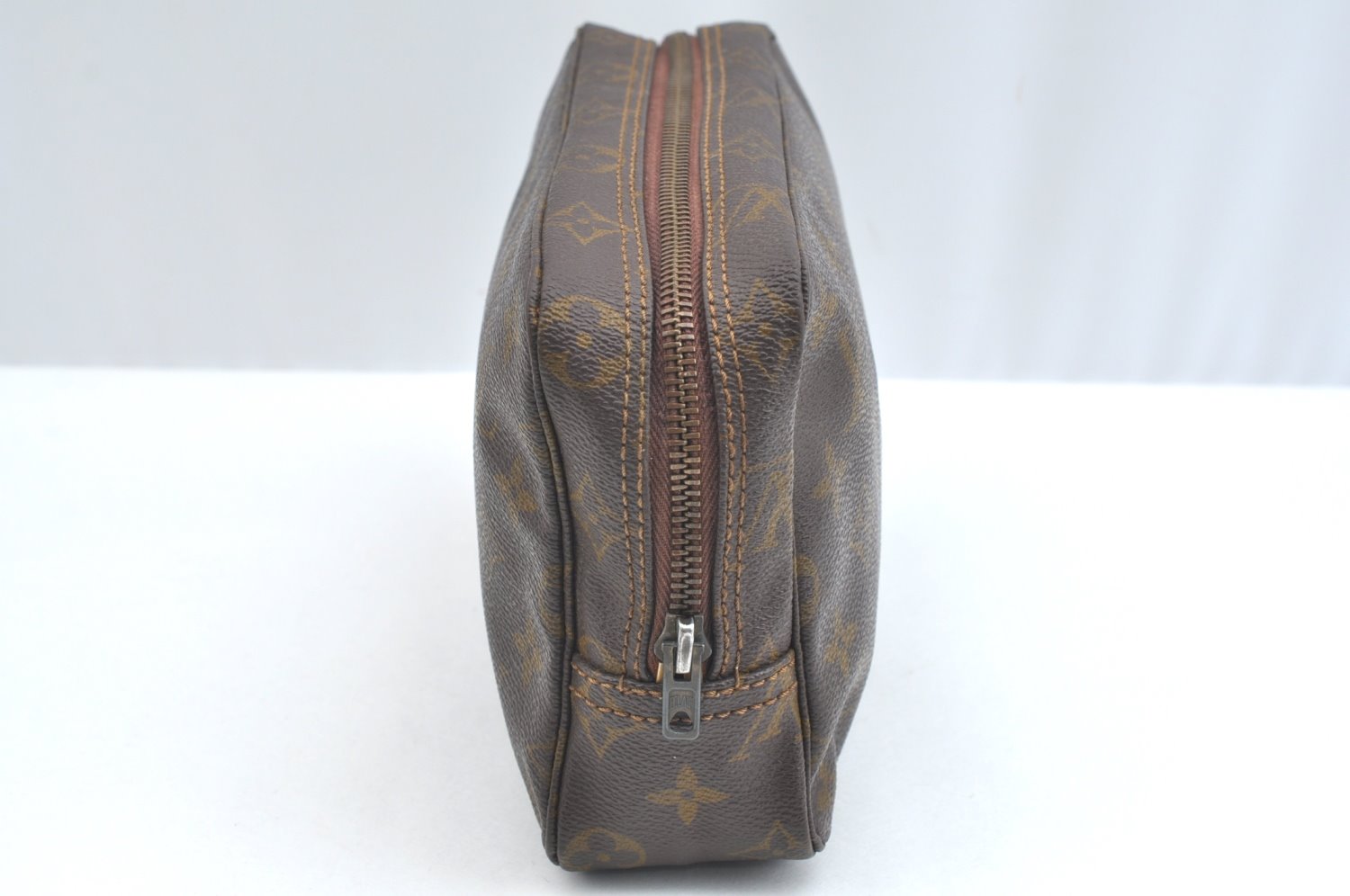 Auth Louis Vuitton Monogram Trousse Toilette 23 Clutch Hand Bag Old Model K5228