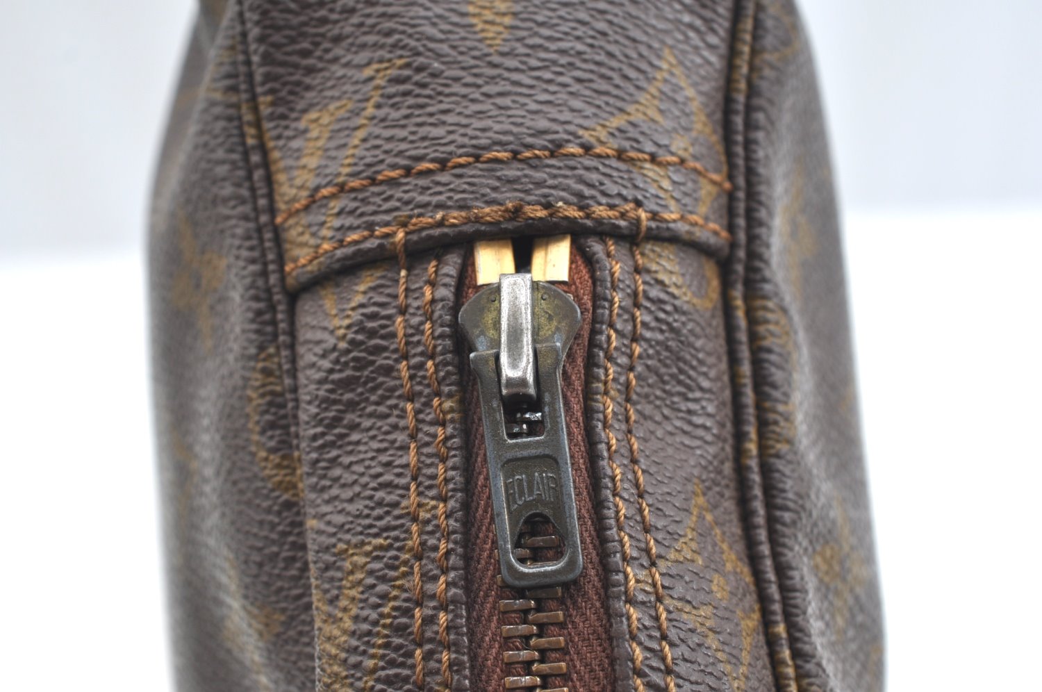 Auth Louis Vuitton Monogram Trousse Toilette 23 Clutch Hand Bag Old Model K5228