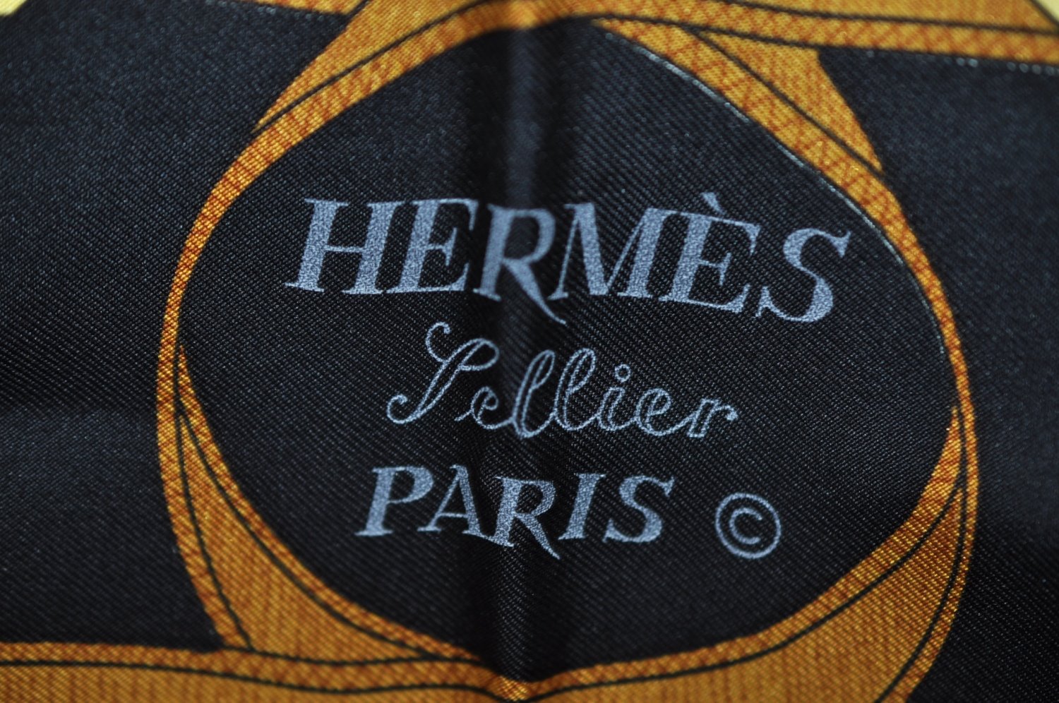 Authentic HERMES Carre 90 Scarf 