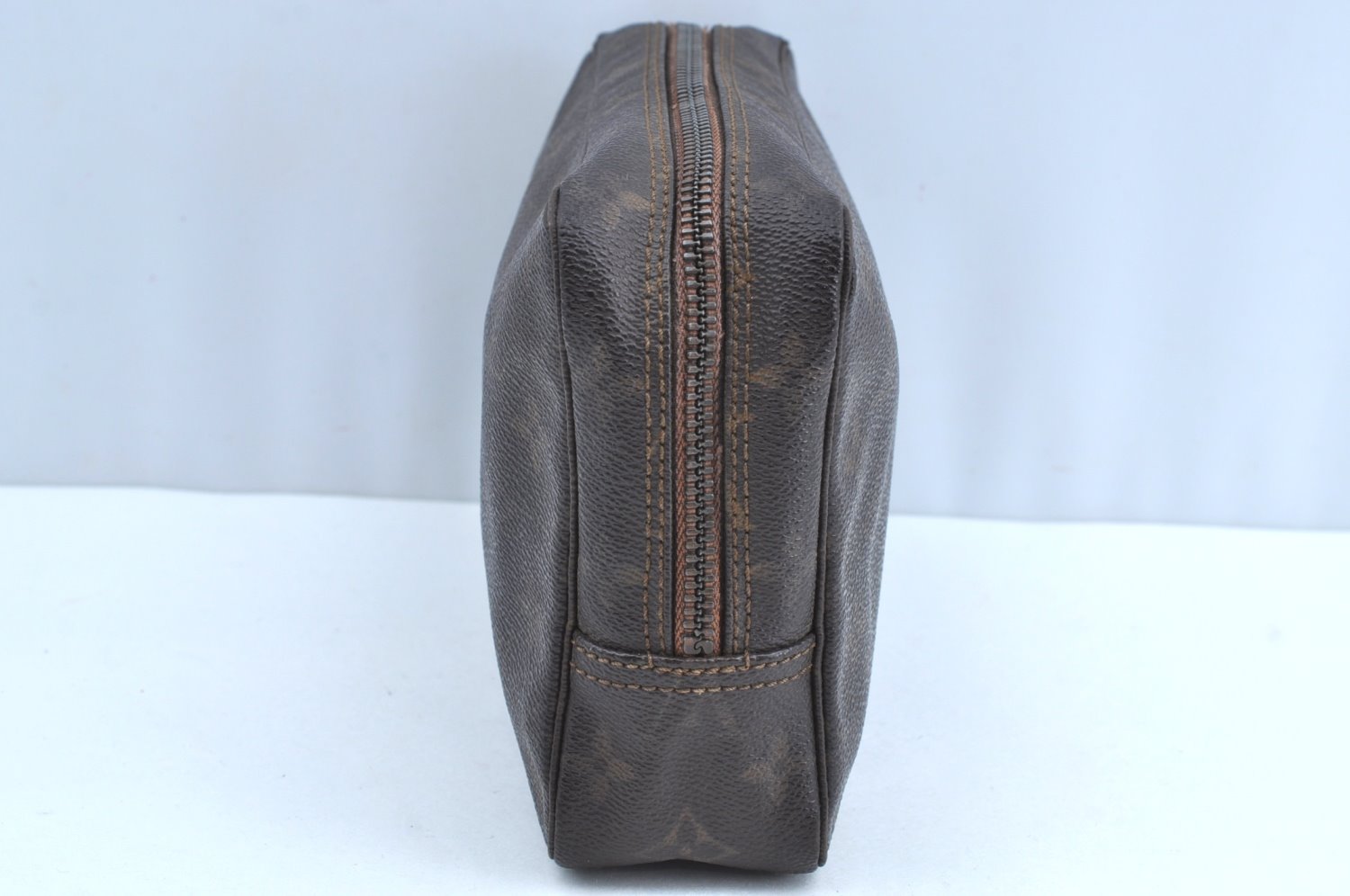 Auth Louis Vuitton Monogram Trousse Toilette 23 Clutch Hand Bag M47524 LV K5247