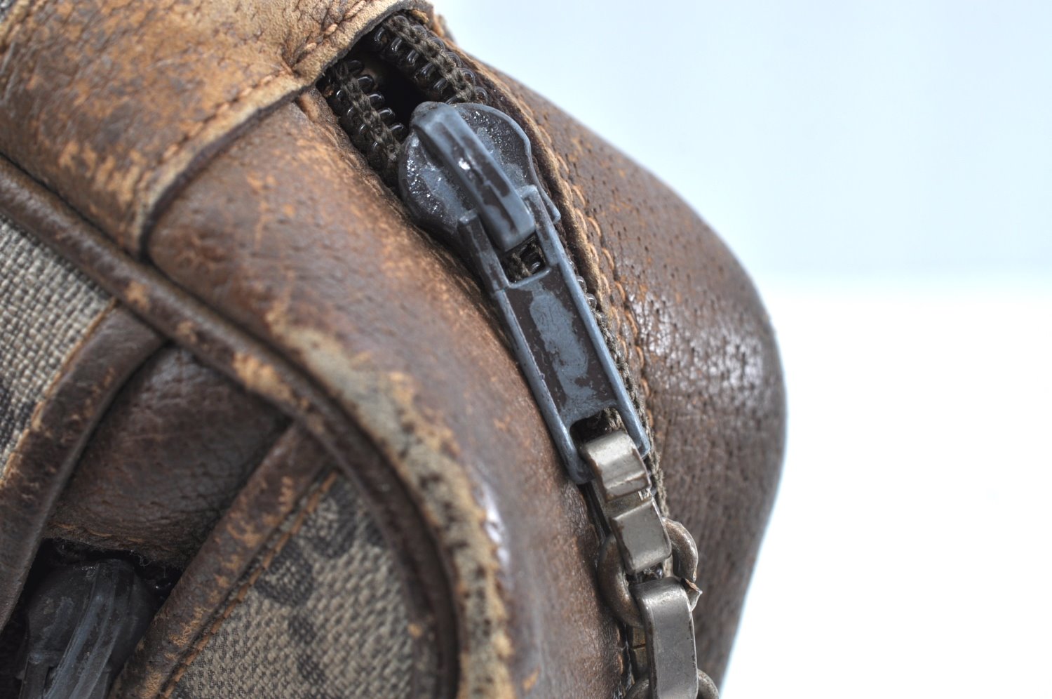 Authentic GUCCI Shoulder Cross Body Bag GG Plus PVC Leather Brown Junk K5293