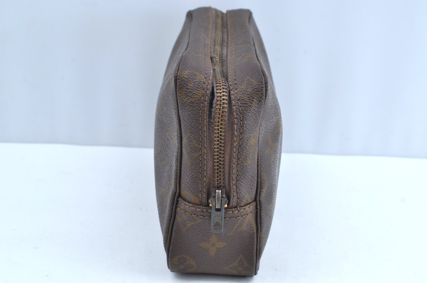 Auth Louis Vuitton Monogram Trousse Toilette 23 Clutch Hand Bag Old Model K5299