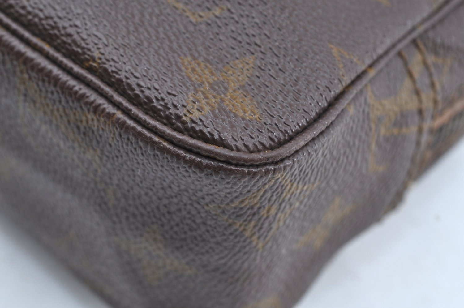 Auth Louis Vuitton Monogram Trousse Toilette 23 Clutch Hand Bag Old Model K5299