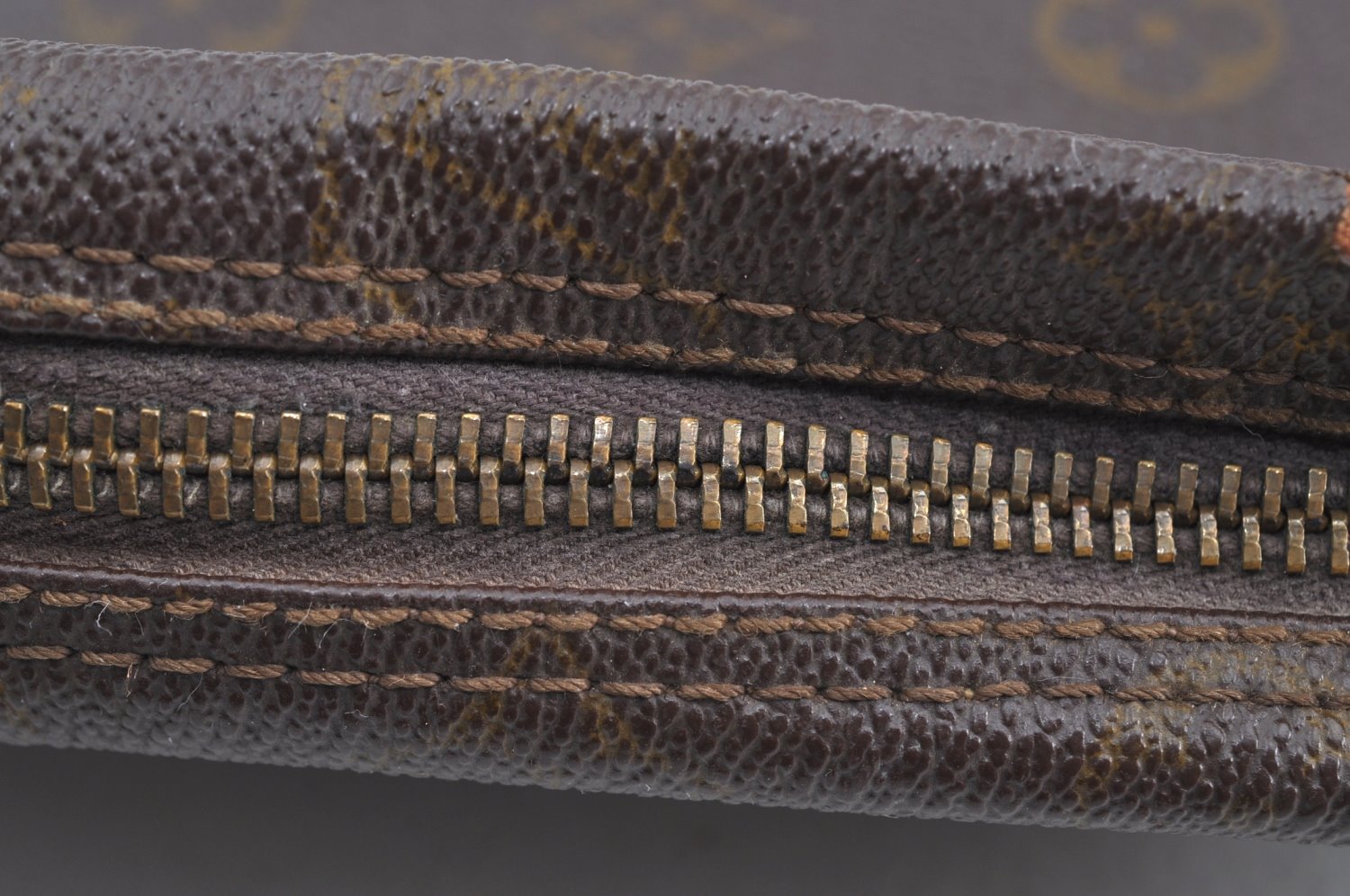 Auth Louis Vuitton Monogram Trousse Toilette 23 Clutch Hand Bag Old Model K5299