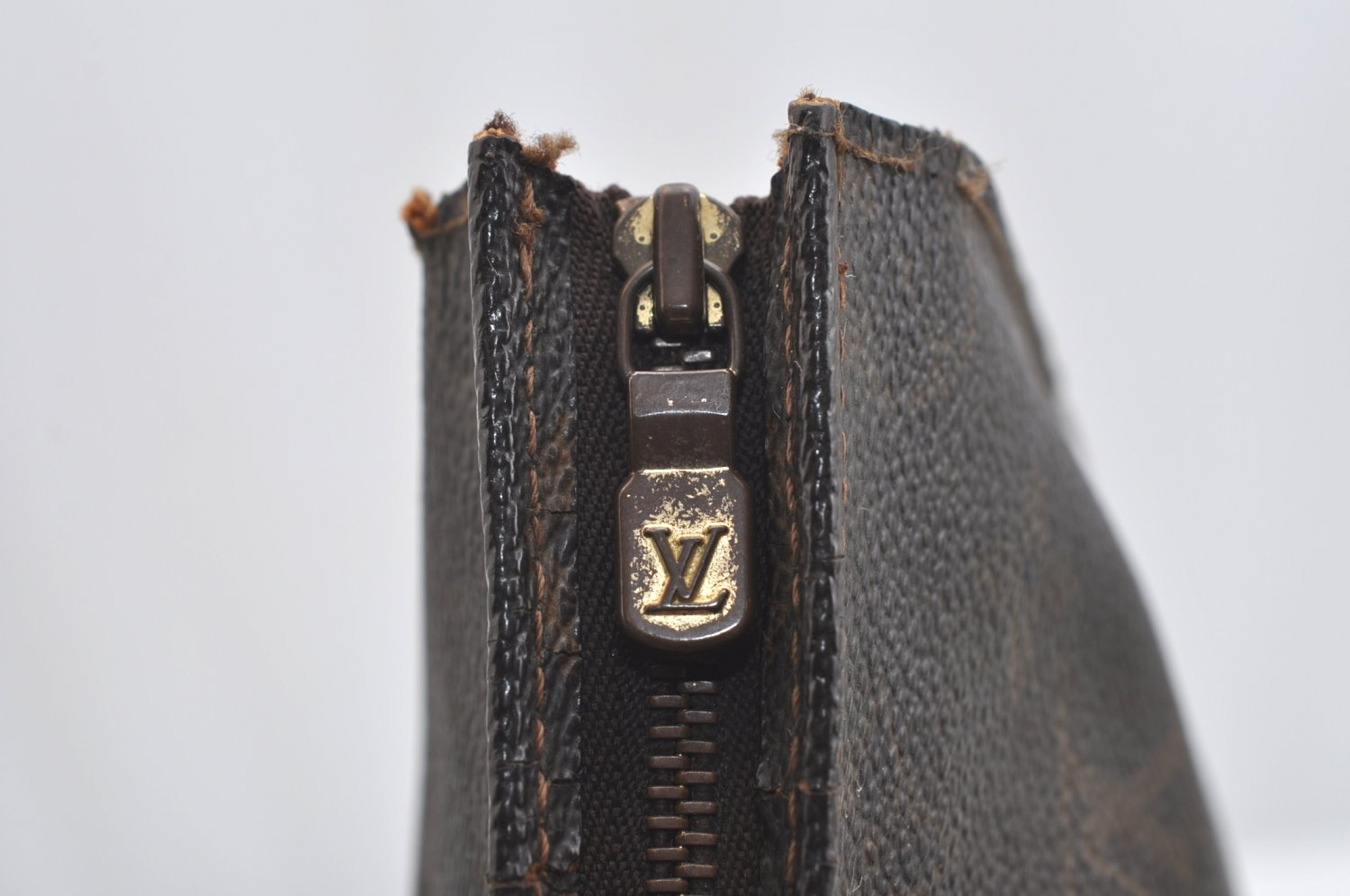 Auth Louis Vuitton Monogram Poche Toilette 26 Cosmetics Pouch Old Model K5308