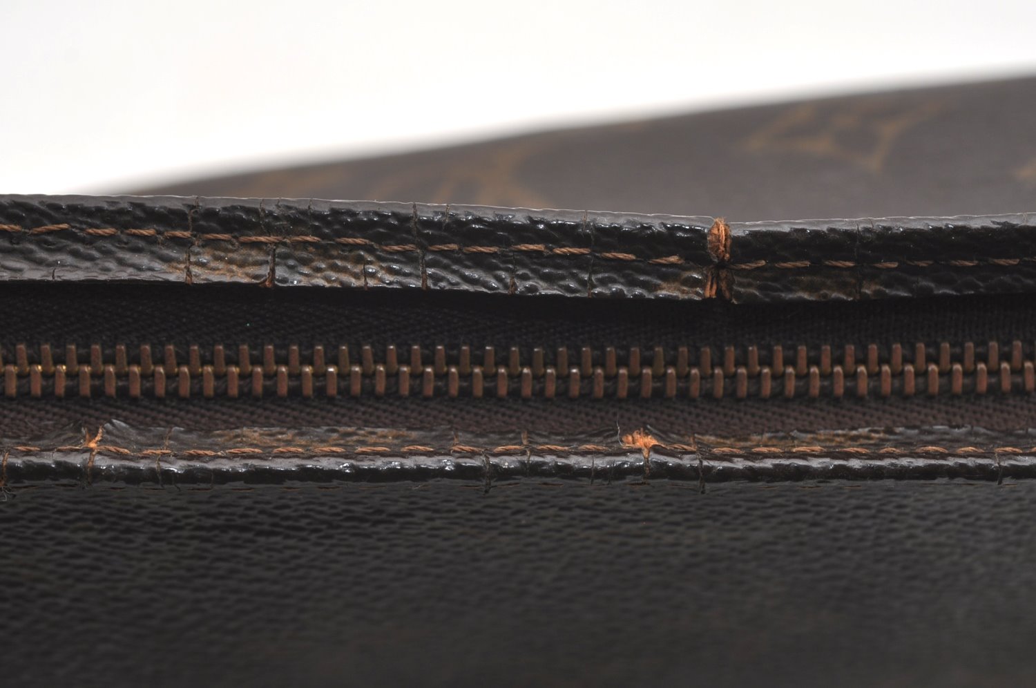 Auth Louis Vuitton Monogram Poche Toilette 26 Cosmetics Pouch Old Model K5308