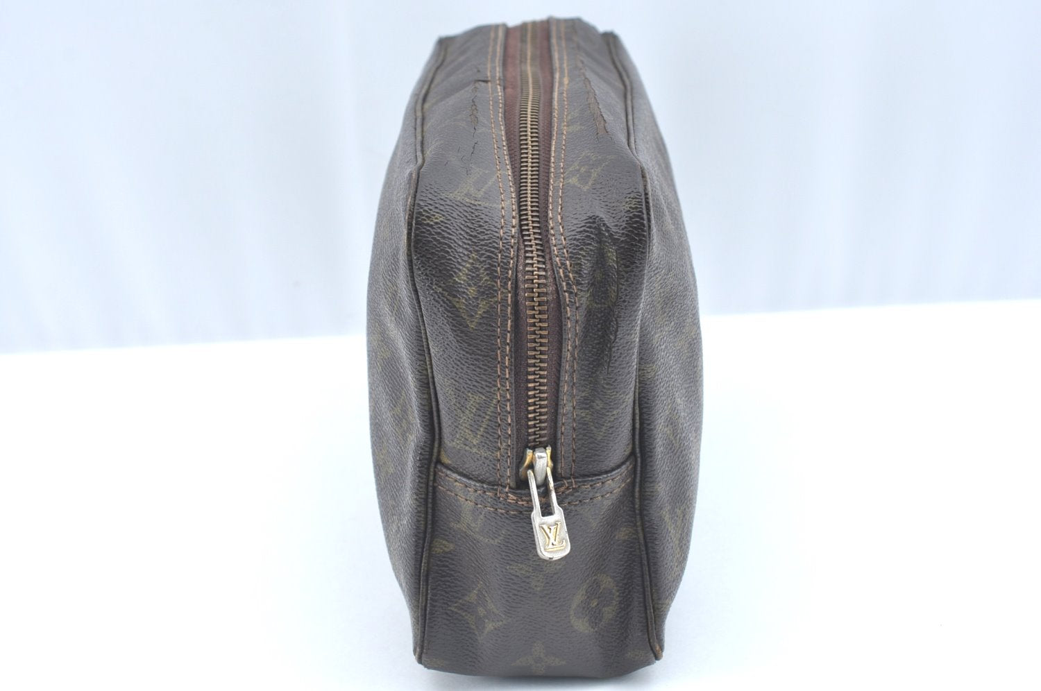 Auth Louis Vuitton Monogram Trousse Toilette 28 Clutch Hand Bag M47522 LV K5330