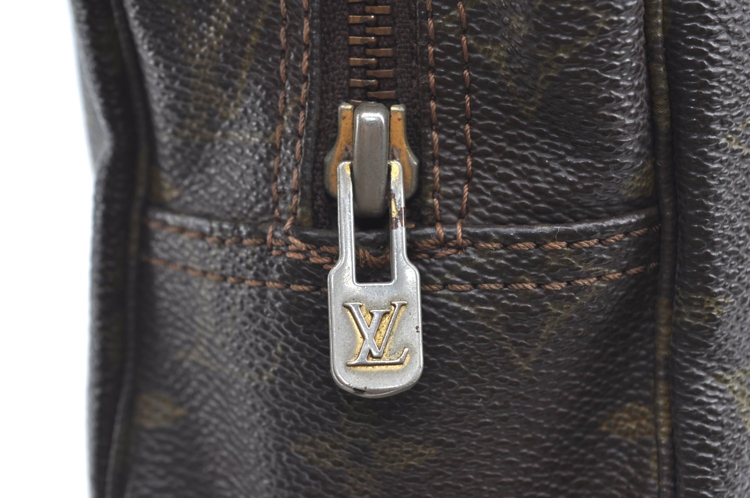 Auth Louis Vuitton Monogram Trousse Toilette 28 Clutch Hand Bag M47522 LV K5330