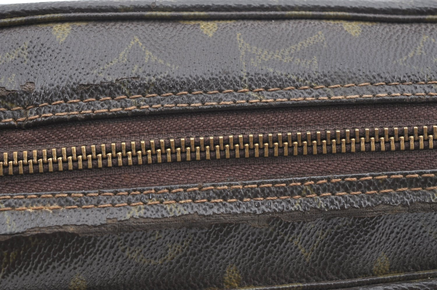 Auth Louis Vuitton Monogram Trousse Toilette 28 Clutch Hand Bag M47522 LV K5330