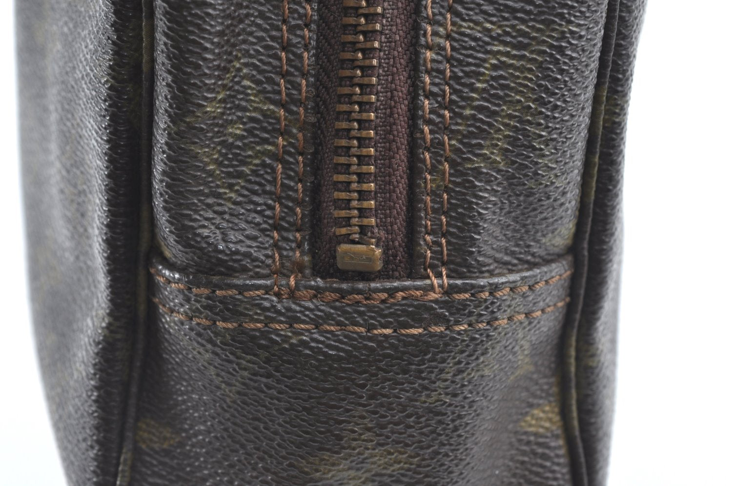 Auth Louis Vuitton Monogram Trousse Toilette 28 Clutch Hand Bag M47522 LV K5330