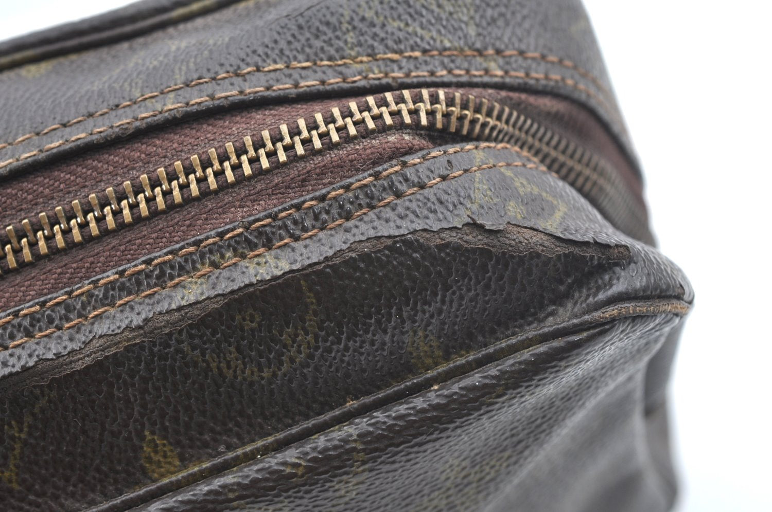 Auth Louis Vuitton Monogram Trousse Toilette 28 Clutch Hand Bag M47522 LV K5330