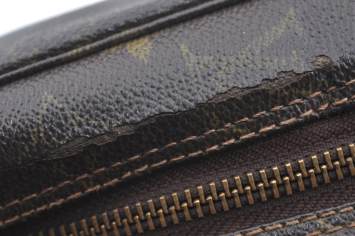 Auth Louis Vuitton Monogram Trousse Toilette 28 Clutch Hand Bag M47522 LV K5330