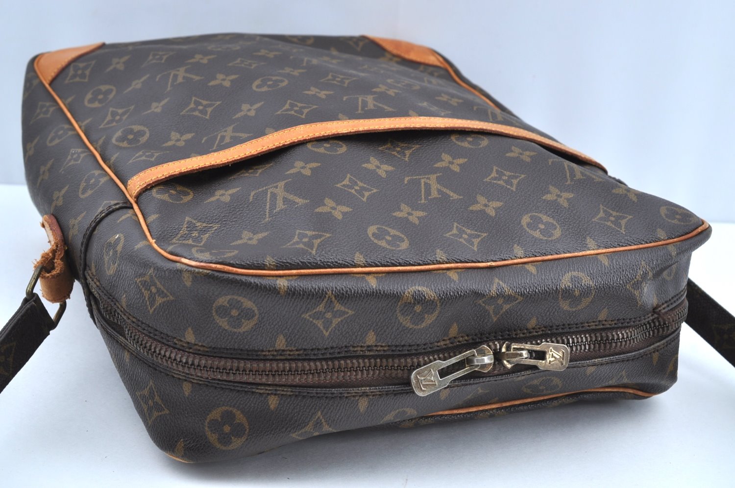 Authentic Louis Vuitton Monogram Danube 28 Shoulder Cross Body Bag LV K5333