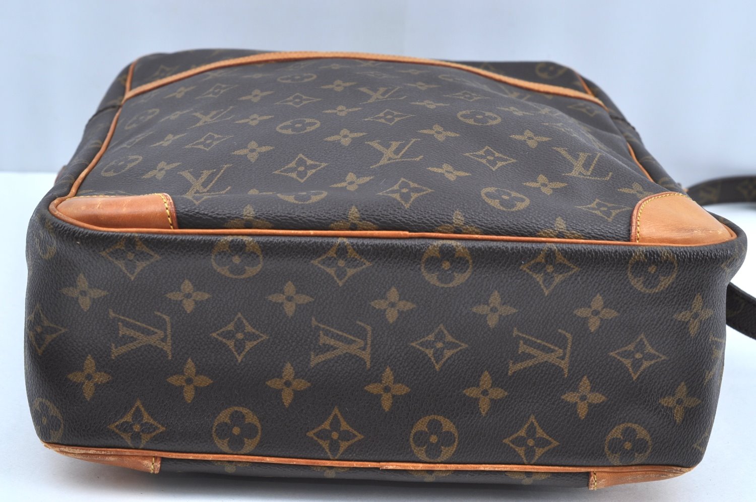 Authentic Louis Vuitton Monogram Danube 28 Shoulder Cross Body Bag LV K5333