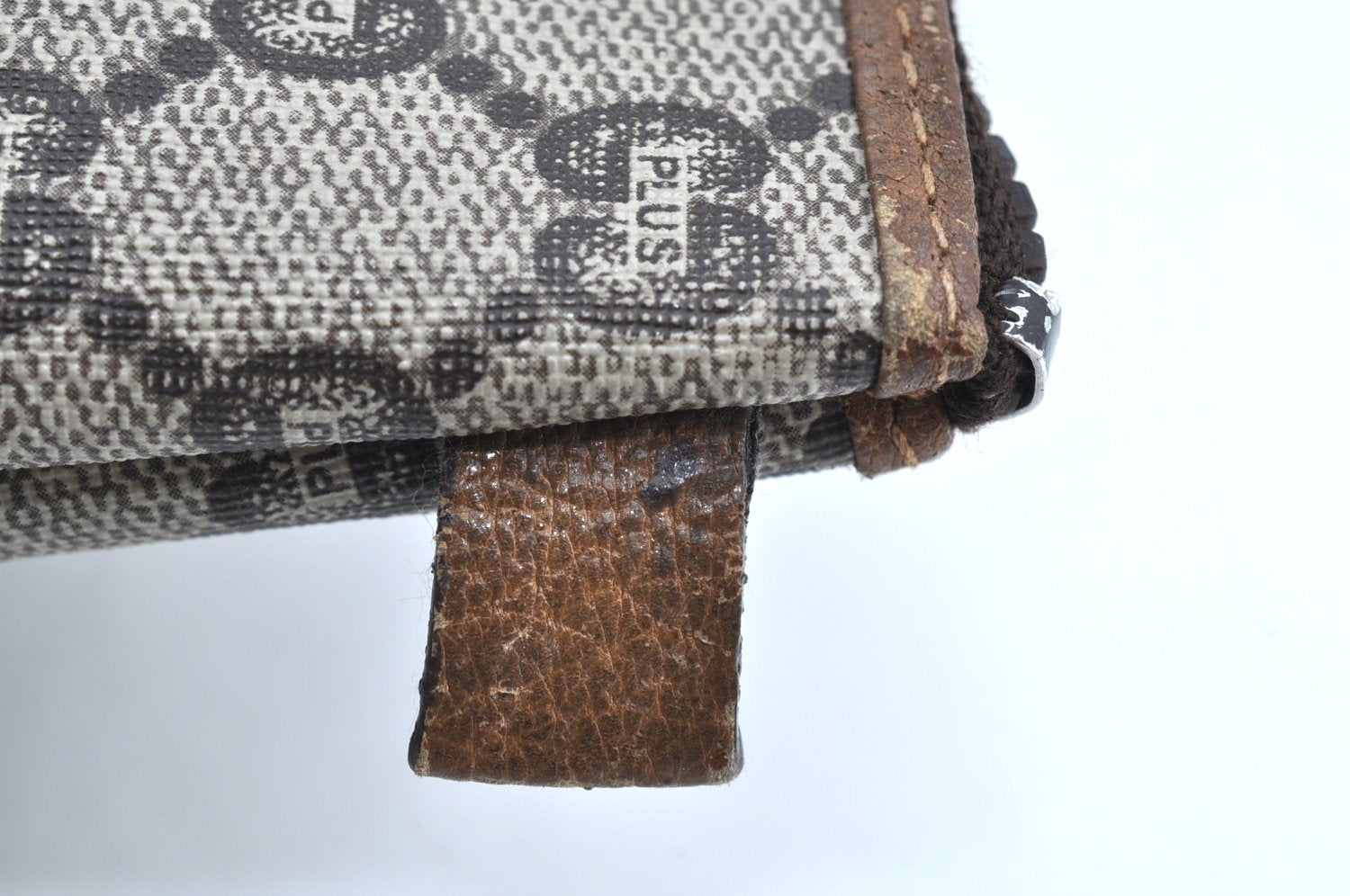 Authentic GUCCI GG Plus Clutch Hand Bag Purse GG PVC Leather Brown K5371