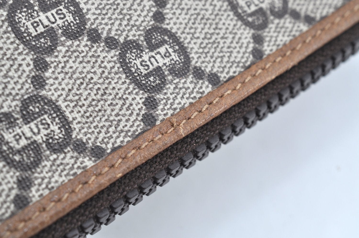 Authentic GUCCI GG Plus Clutch Hand Bag Purse GG PVC Leather Brown K5371