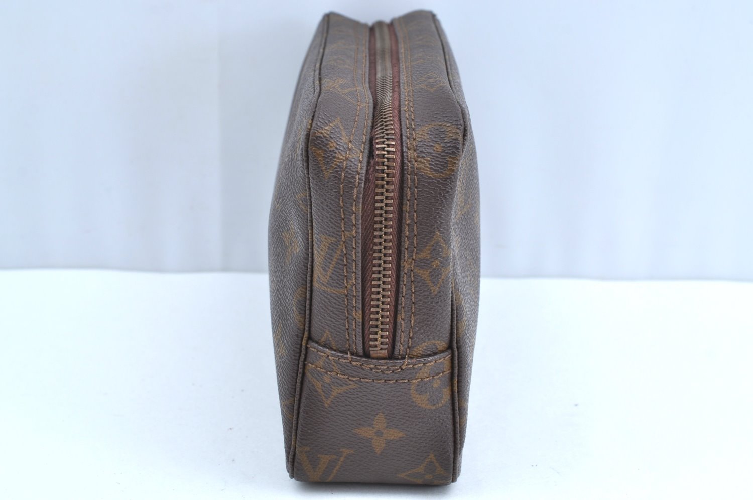 Auth Louis Vuitton Monogram Trousse Toilette 23 Clutch Hand Bag Old Model K5372