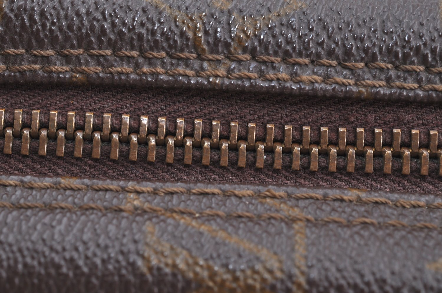 Auth Louis Vuitton Monogram Trousse Toilette 23 Clutch Hand Bag Old Model K5372