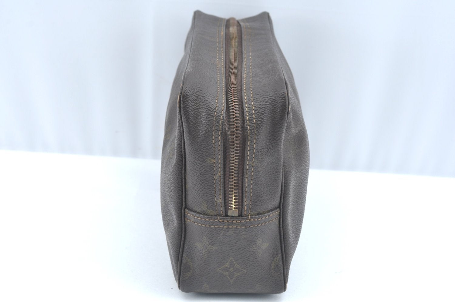 Auth Louis Vuitton Monogram Trousse Toilette 28 Clutch Hand Bag M47522 LV K5383