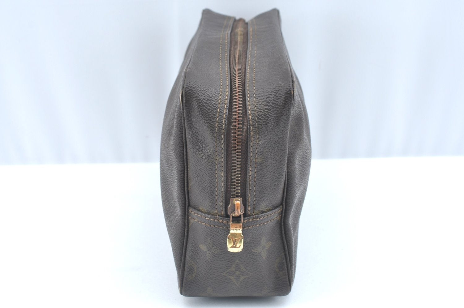 Auth Louis Vuitton Monogram Trousse Toilette 28 Clutch Hand Bag M47522 LV K5383