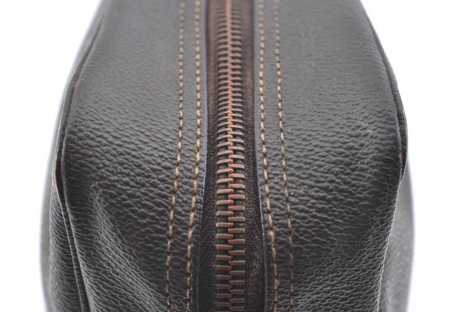 Auth Louis Vuitton Monogram Trousse Toilette 28 Clutch Hand Bag M47522 LV K5383