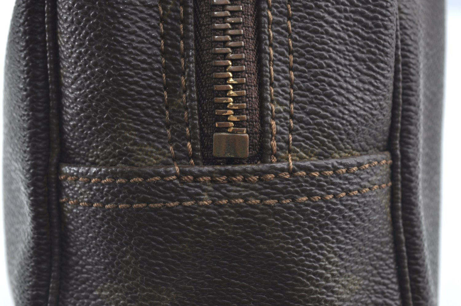 Auth Louis Vuitton Monogram Trousse Toilette 28 Clutch Hand Bag M47522 LV K5383