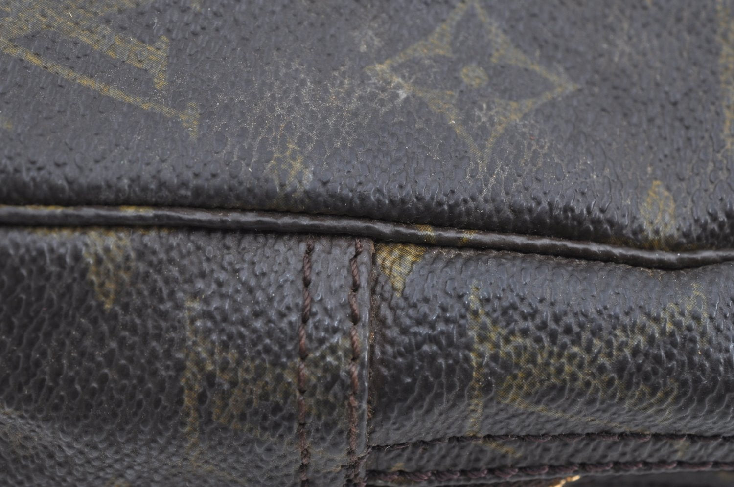 Auth Louis Vuitton Monogram Trousse Toilette 28 Clutch Hand Bag M47522 LV K5386