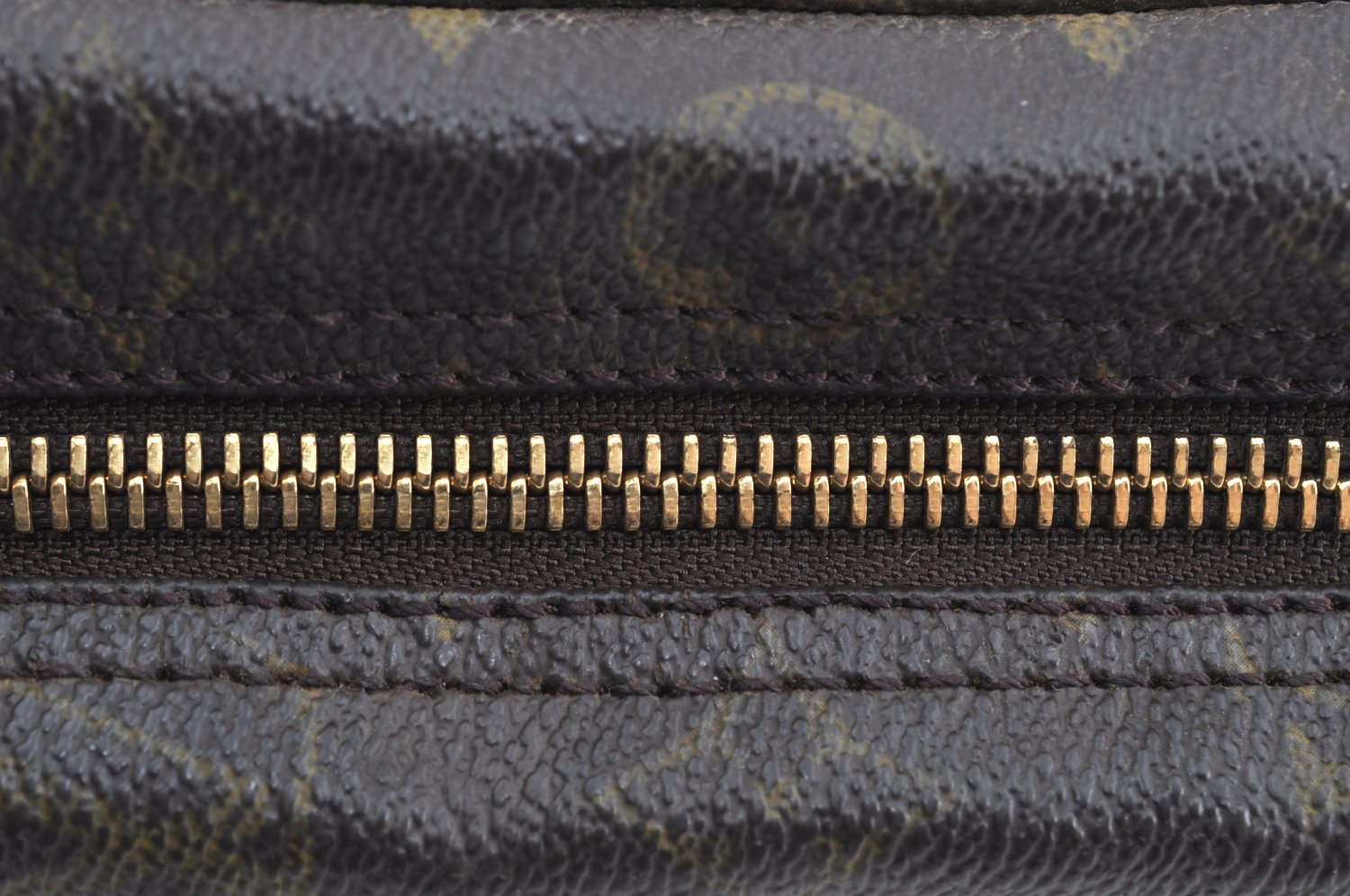 Auth Louis Vuitton Monogram Trousse Toilette 28 Clutch Hand Bag M47522 LV K5386