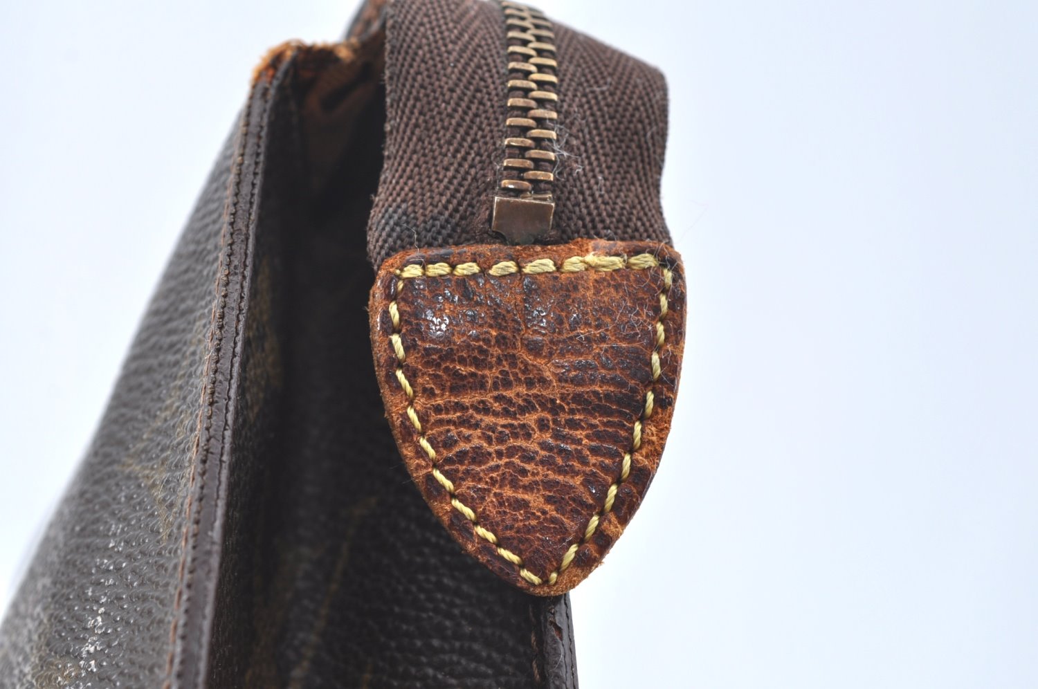 Auth Louis Vuitton Monogram Poche Toilette 26 Cosmetics Pouch Old Model LV K5388