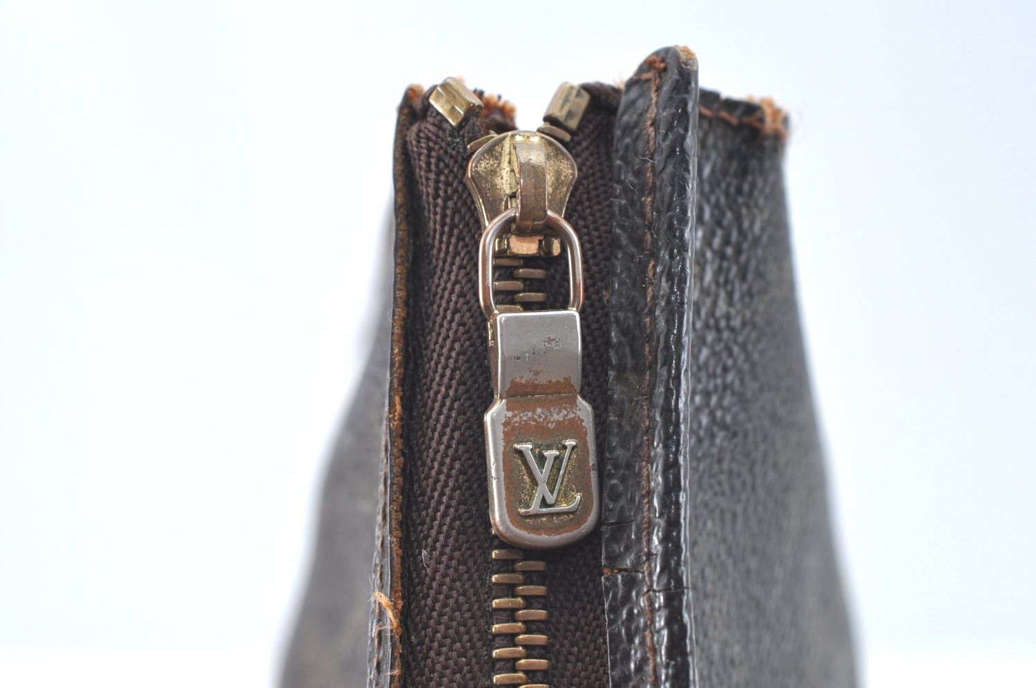 Auth Louis Vuitton Monogram Poche Toilette 26 Cosmetics Pouch Old Model LV K5388