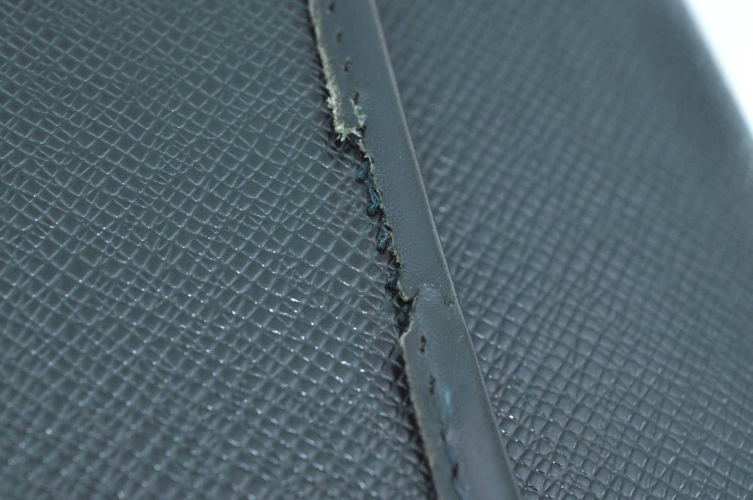 Auth Louis Vuitton Taiga Volga Document case Clutch Bag Green M30204 LV K5522