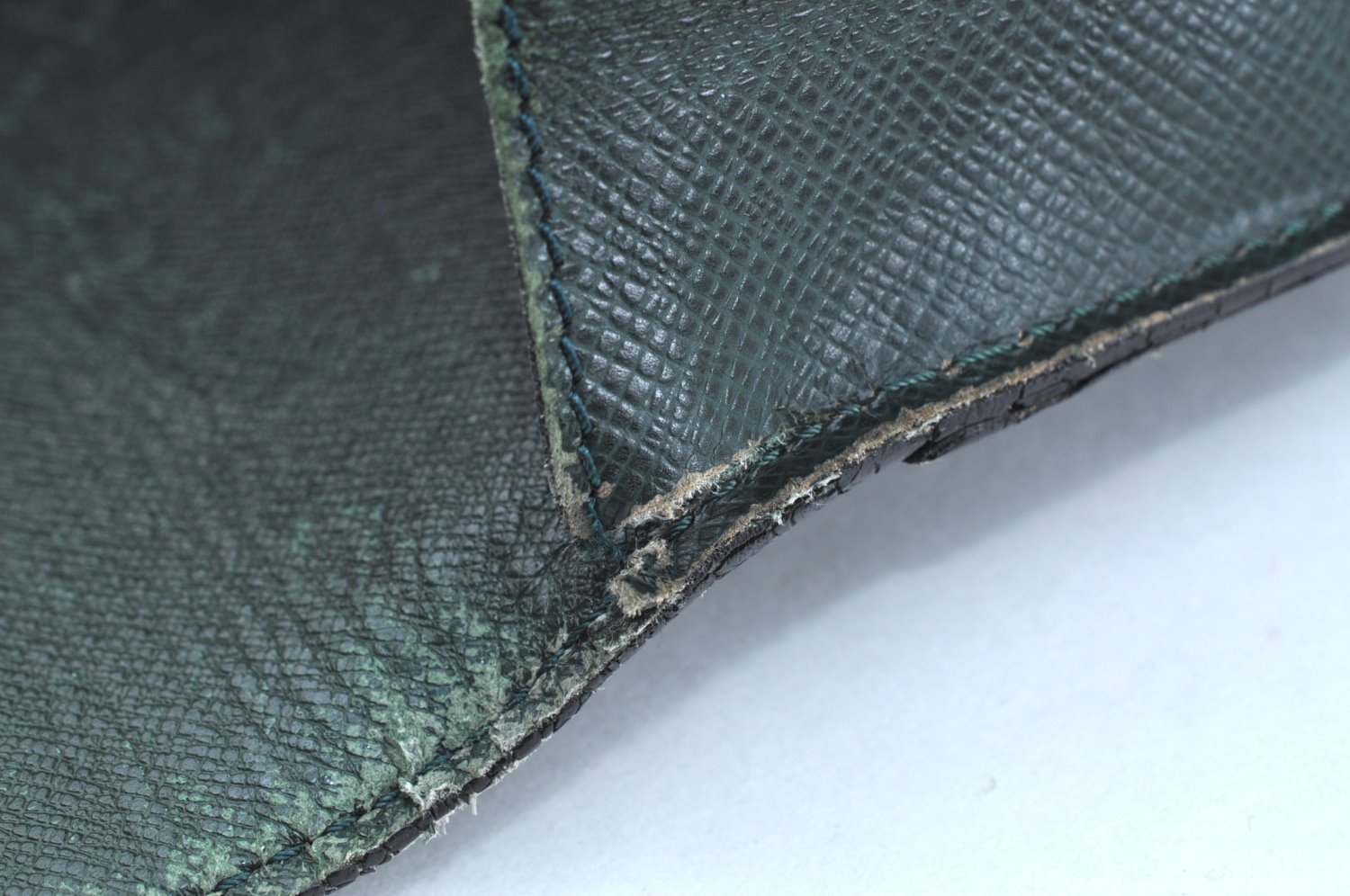 Auth Louis Vuitton Taiga Volga Document case Clutch Bag Green M30204 LV K5522