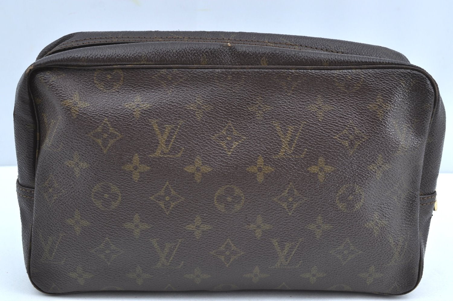 Auth Louis Vuitton Monogram Trousse Toilette 28 Clutch Hand Bag M47522 LV K5558