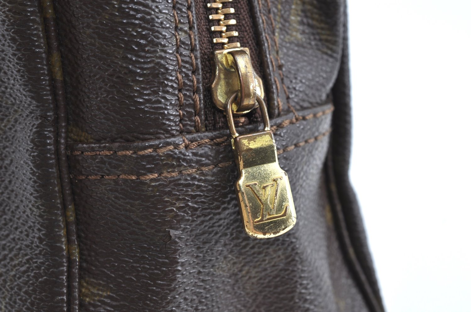 Auth Louis Vuitton Monogram Trousse Toilette 28 Clutch Hand Bag M47522 LV K5558