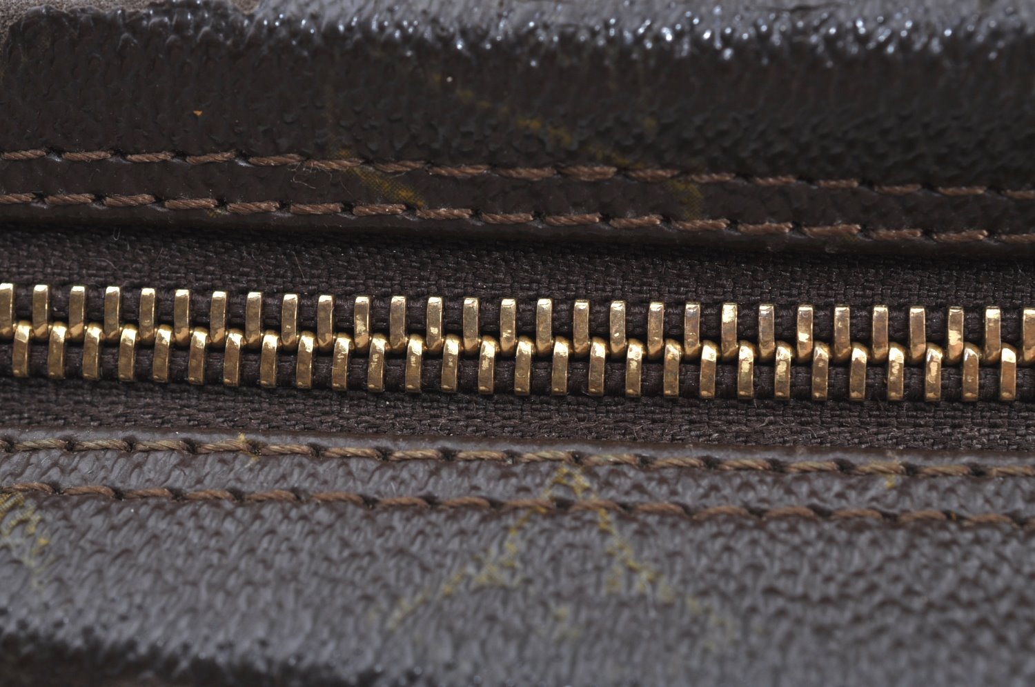 Auth Louis Vuitton Monogram Trousse Toilette 28 Clutch Hand Bag M47522 LV K5558