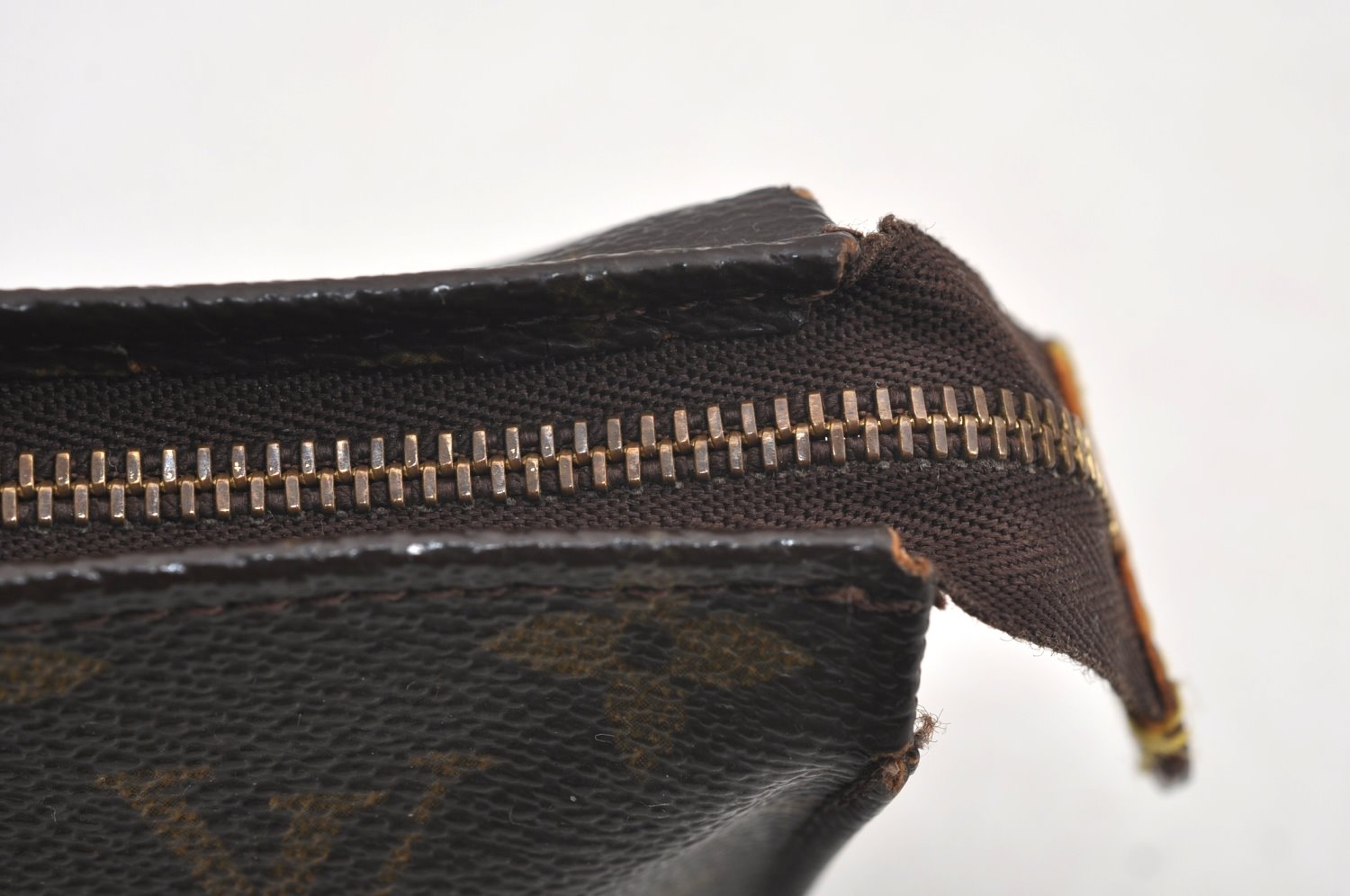 Authentic Louis Vuitton Monogram Poche Toilette 15 M47546 Cosmetics Pouch K5563