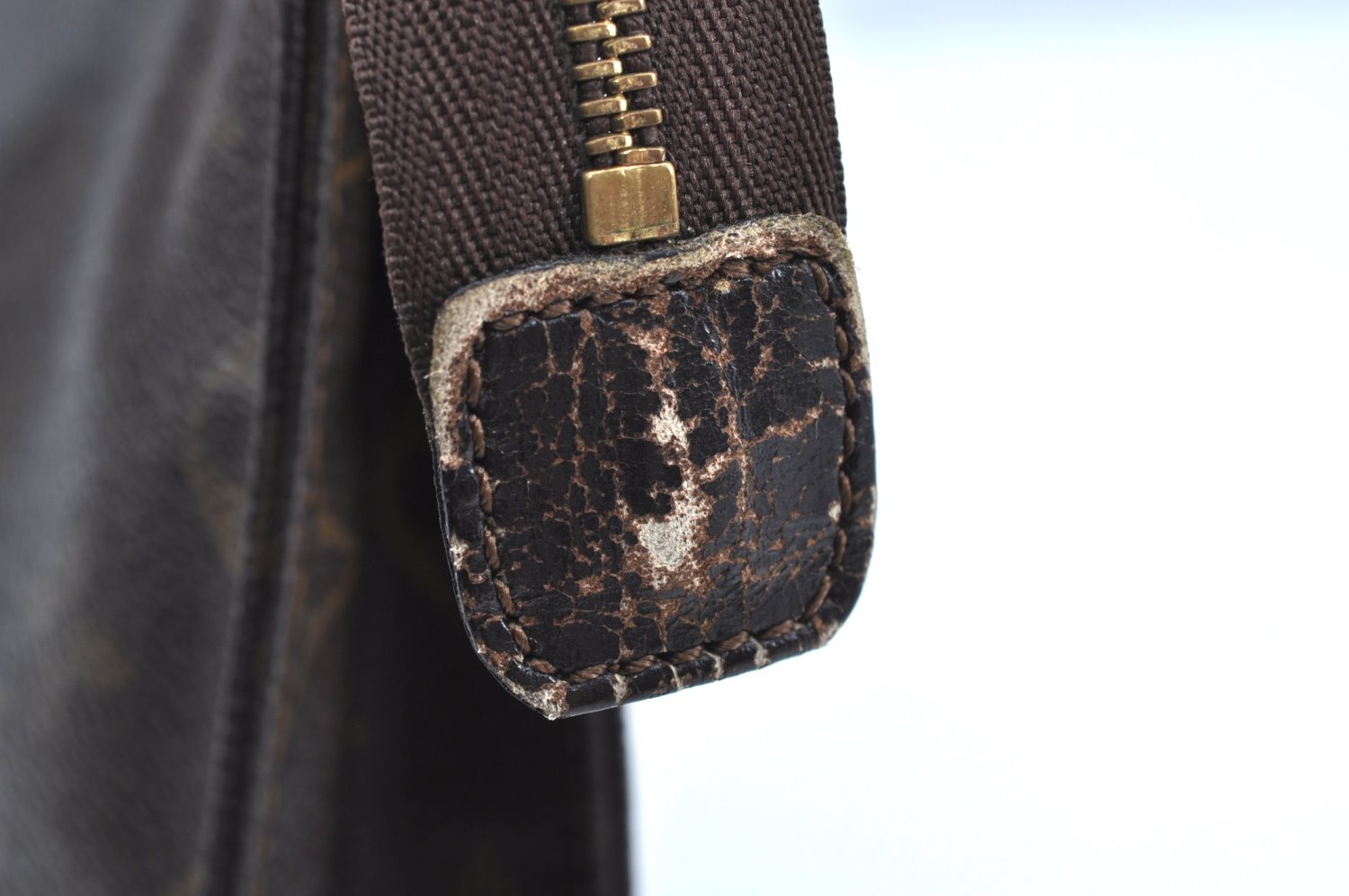 Auth Louis Vuitton Monogram Poche Toilette 26 Cosmetics Pouch Old Model LV K5570