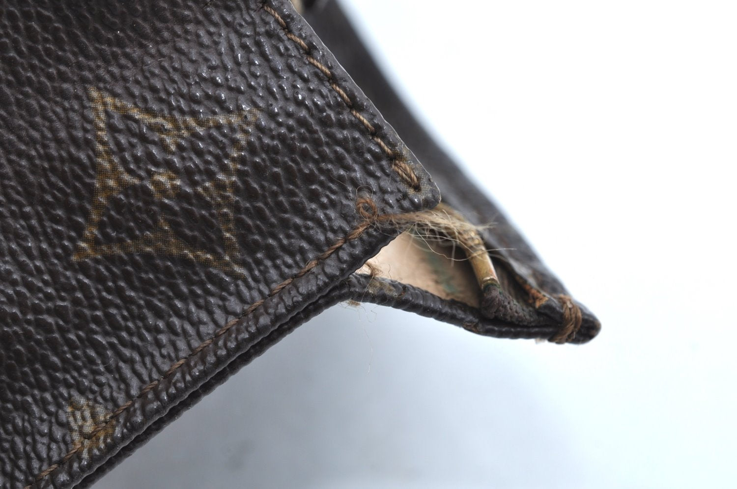 Auth Louis Vuitton Monogram Poche Toilette 26 Cosmetics Pouch Old Model LV K5570