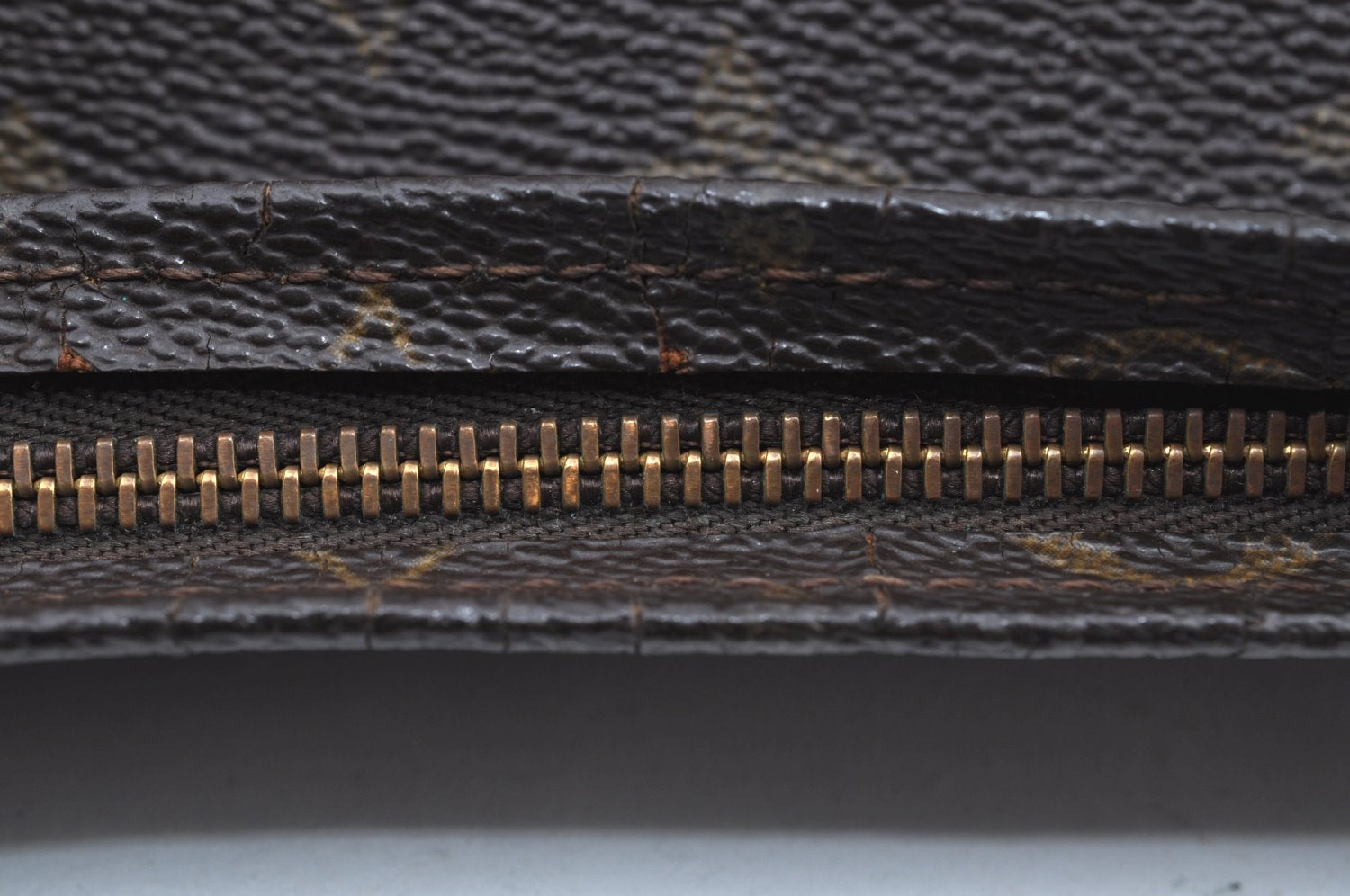 Auth Louis Vuitton Monogram Poche Toilette 26 Cosmetics Pouch Old Model LV K5570